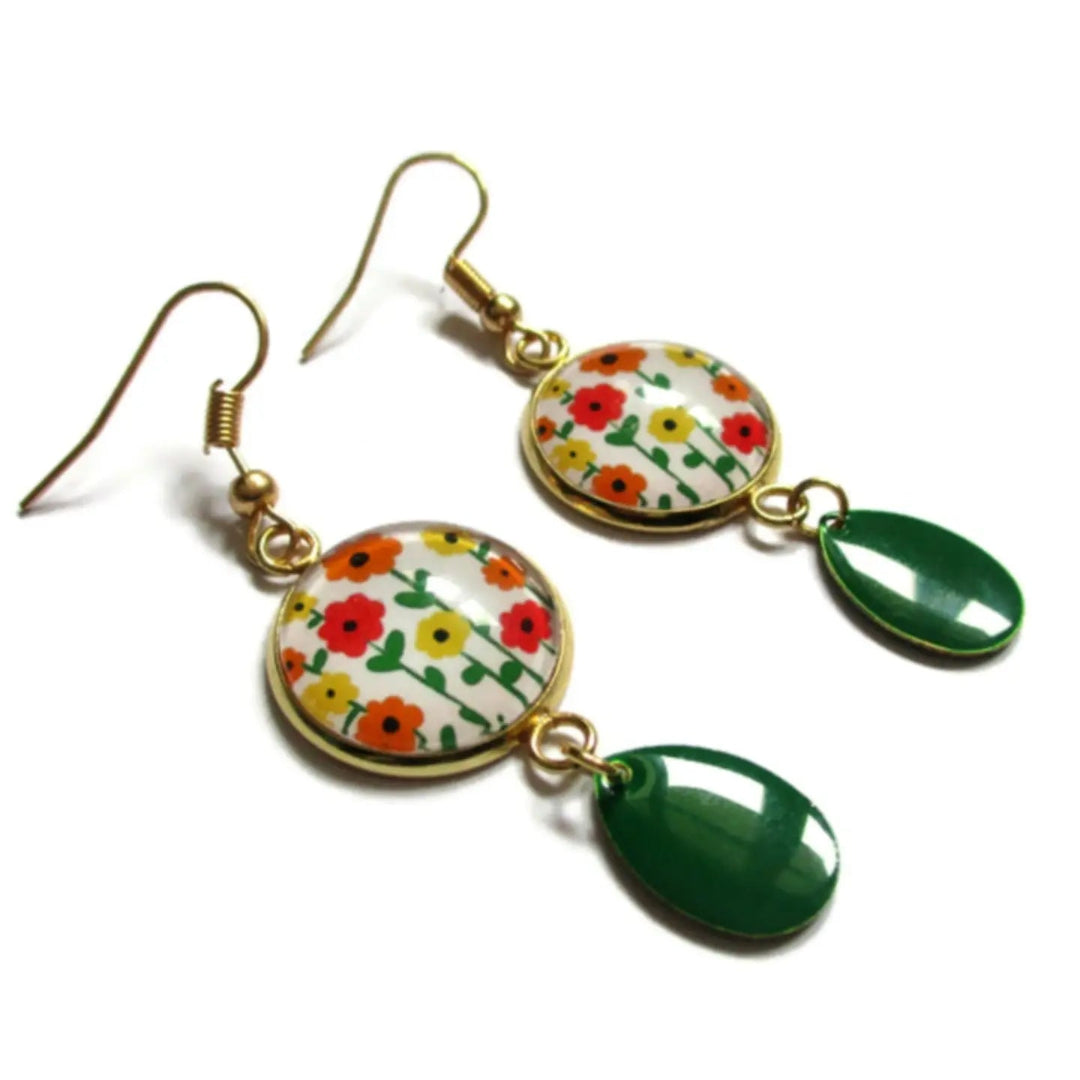 BOUCLES D'OREILLES pendentifs fleurs multicolores, émail vert, finition dorée
