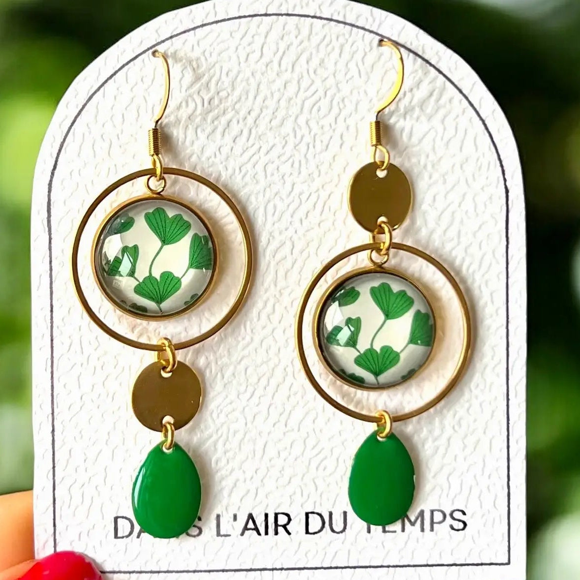 Boucles d'oreilles asymétriques feuilles de ginkgo finition dorée