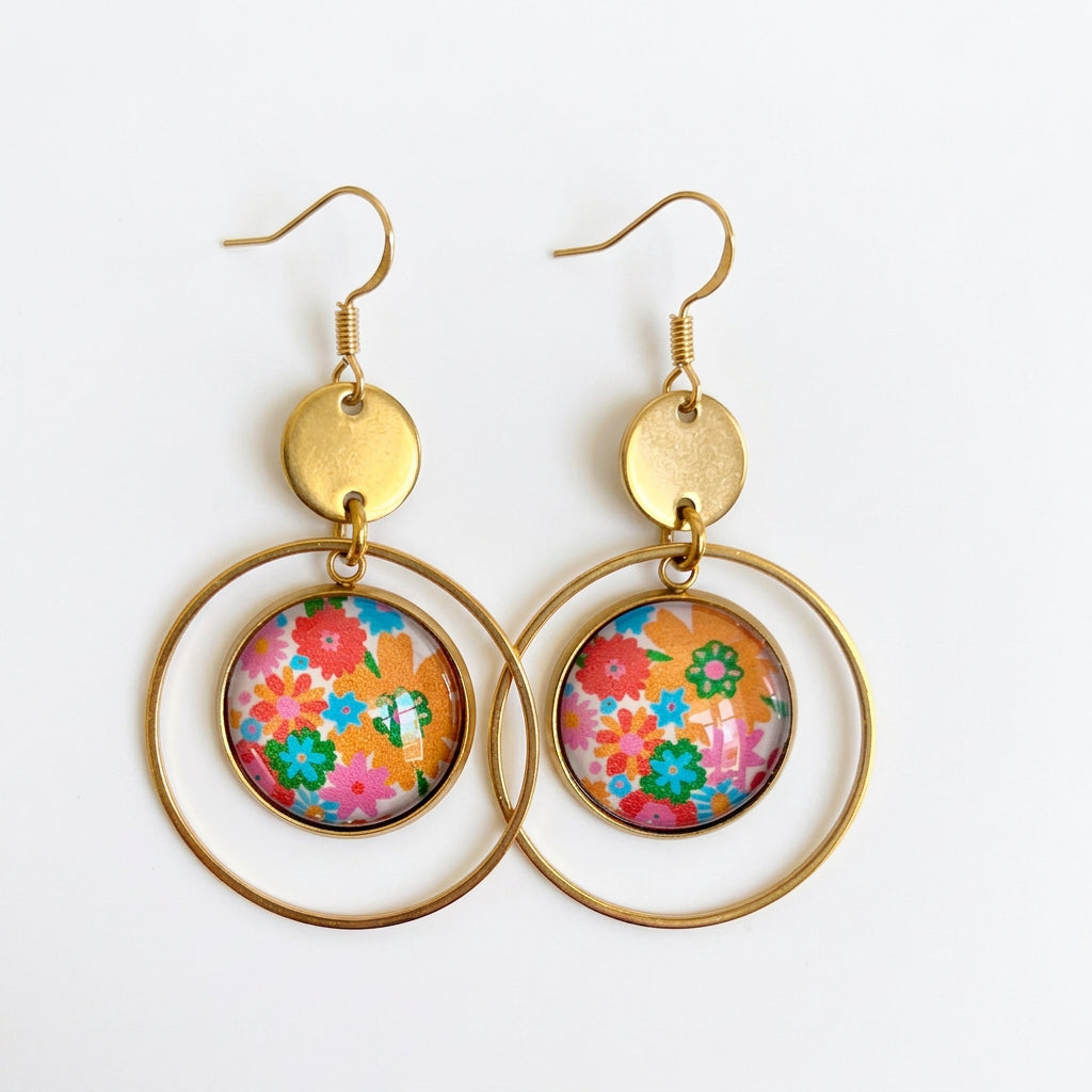 Boucles d'oreilles créoles fleurs multicolores seventies, finition dorée