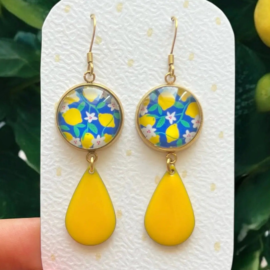 BOUCLES D'OREILLES pendantes citrons sur fond bleu, émail jaune