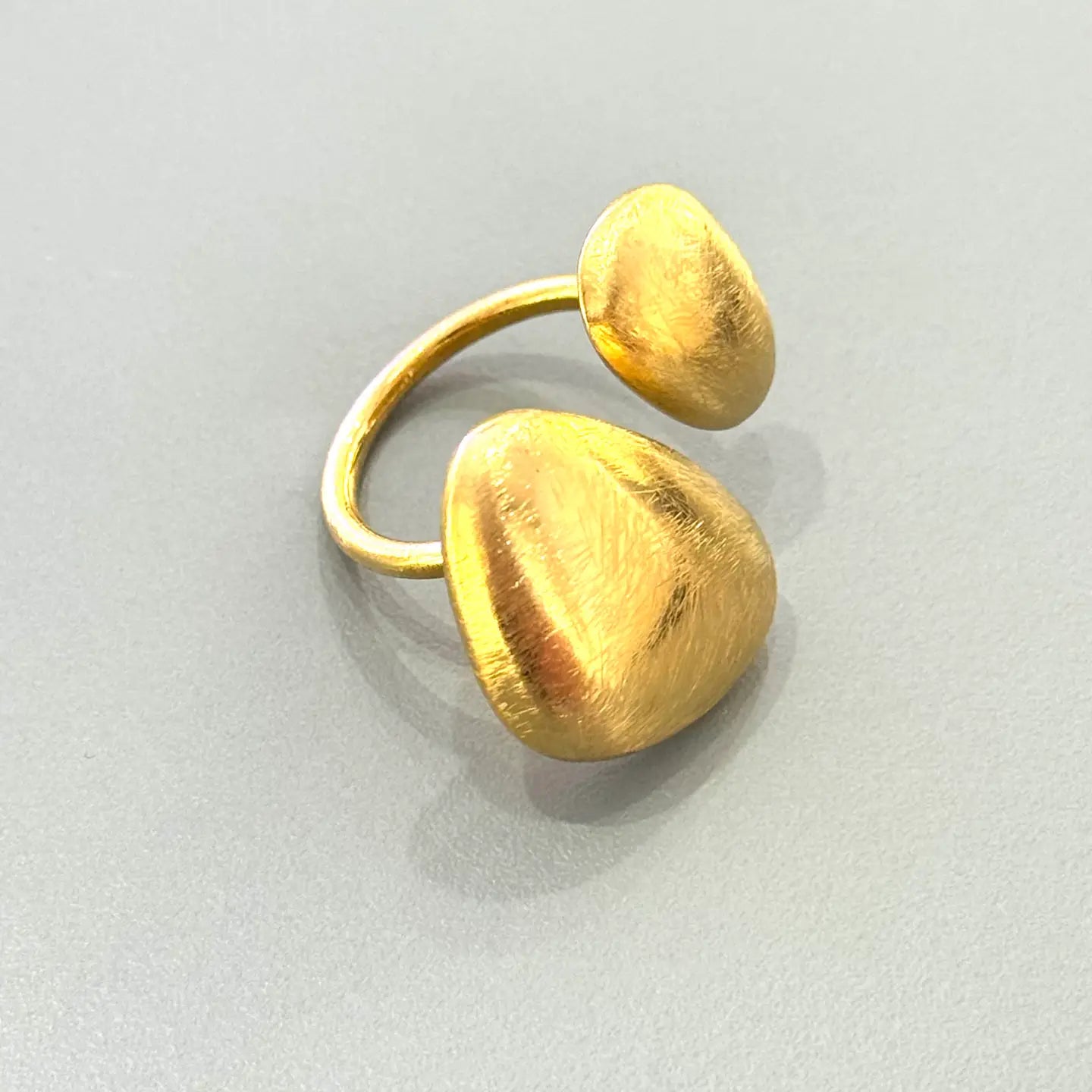 Bague Couto en acier doré brossé