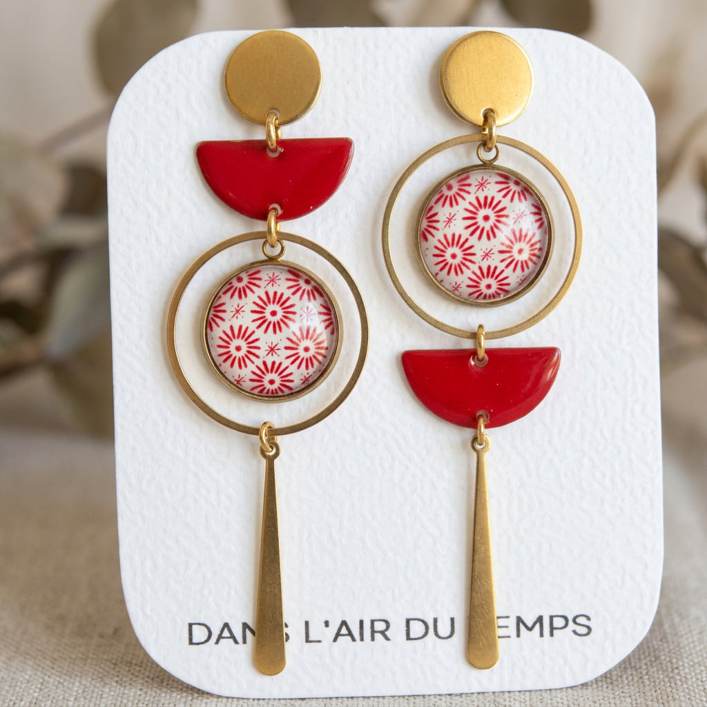 Boucles d'oreilles asymétriques motif rouge et blanc finition dorée