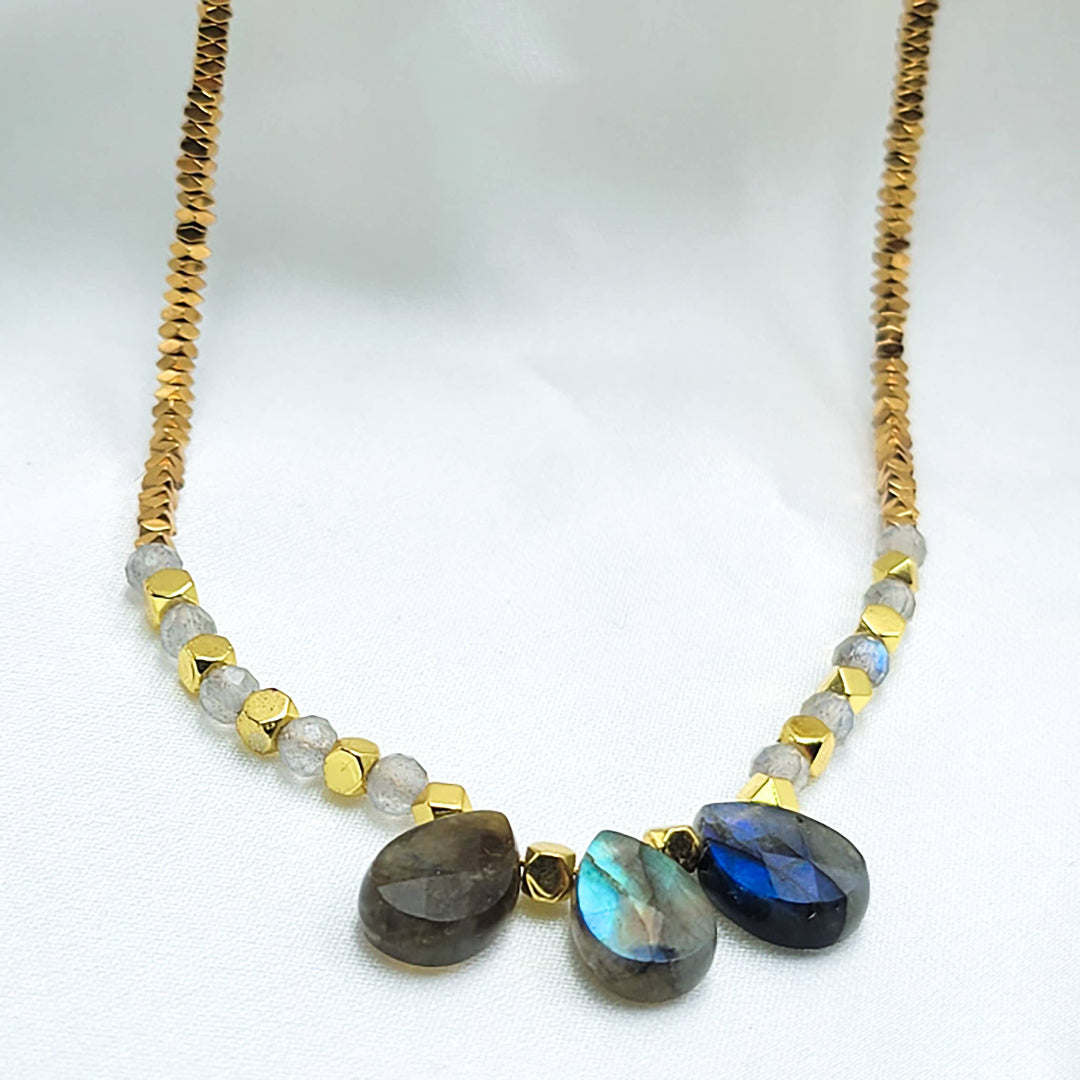 Collier court RAHKI labradorite bleue et verte