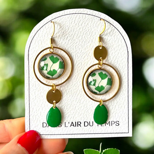 Boucles d'oreilles asymétriques feuilles de ginkgo finition dorée