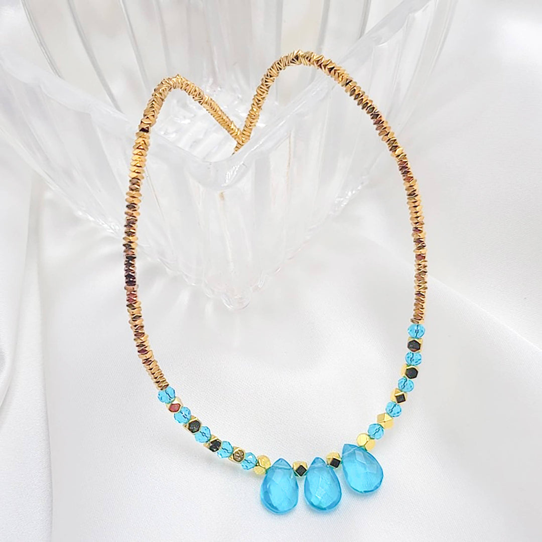 Collier court Neelmani topaze bleue