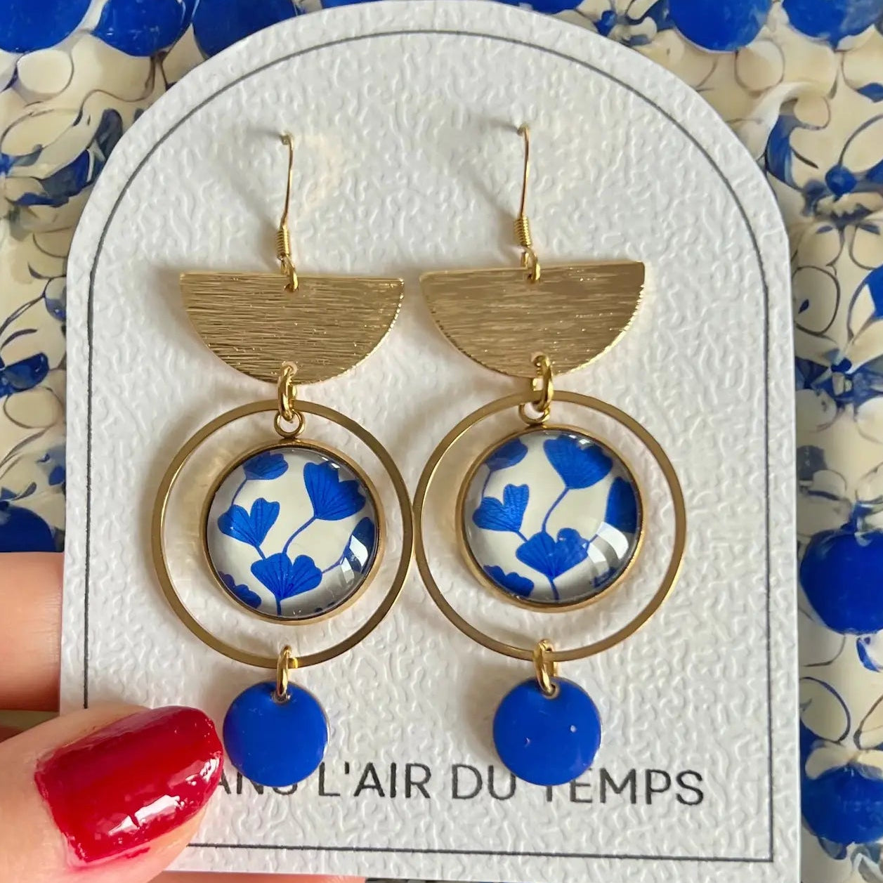 Boucles d'oreilles feuilles de ginkgo bleues finition dorée