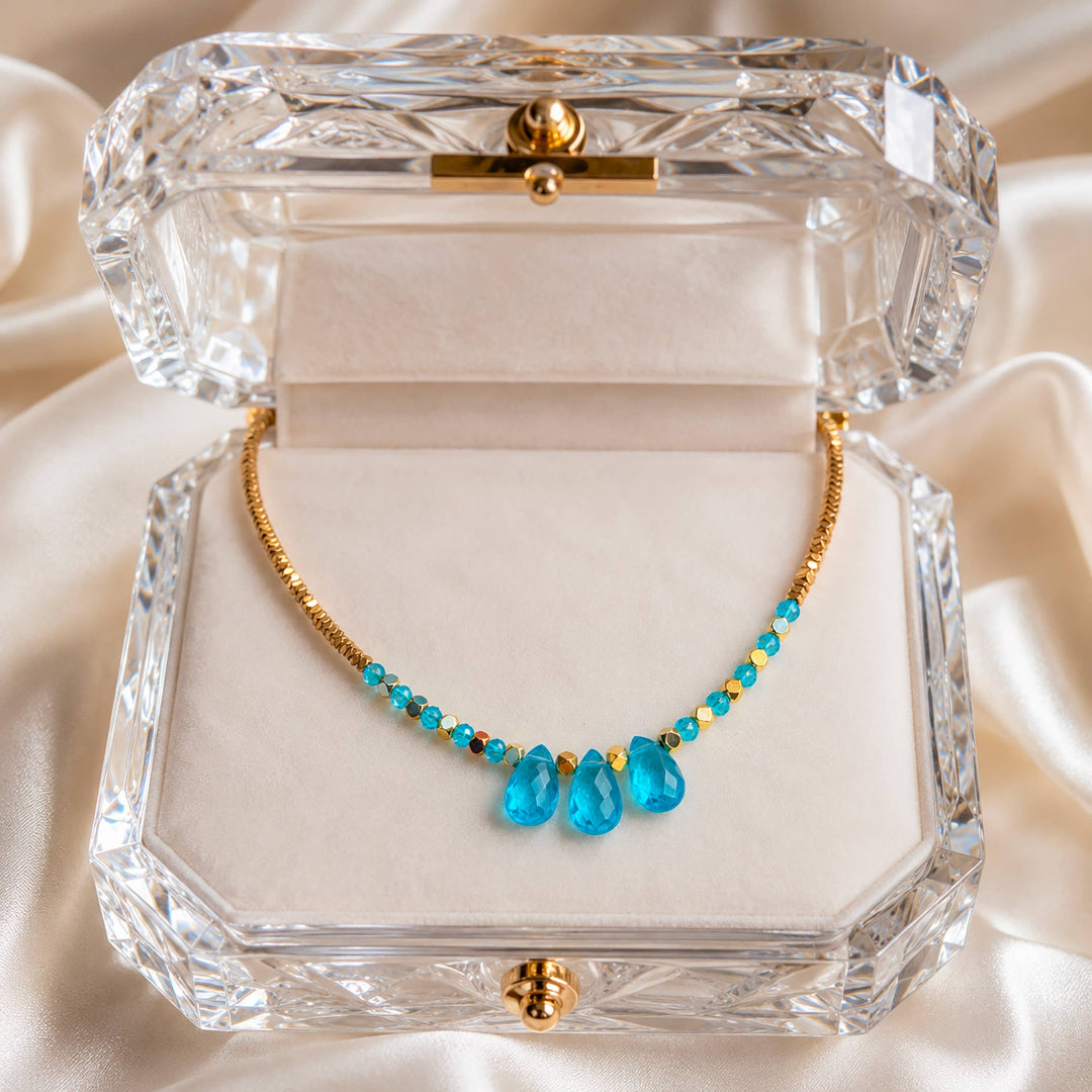 Collier court Neelmani topaze bleue