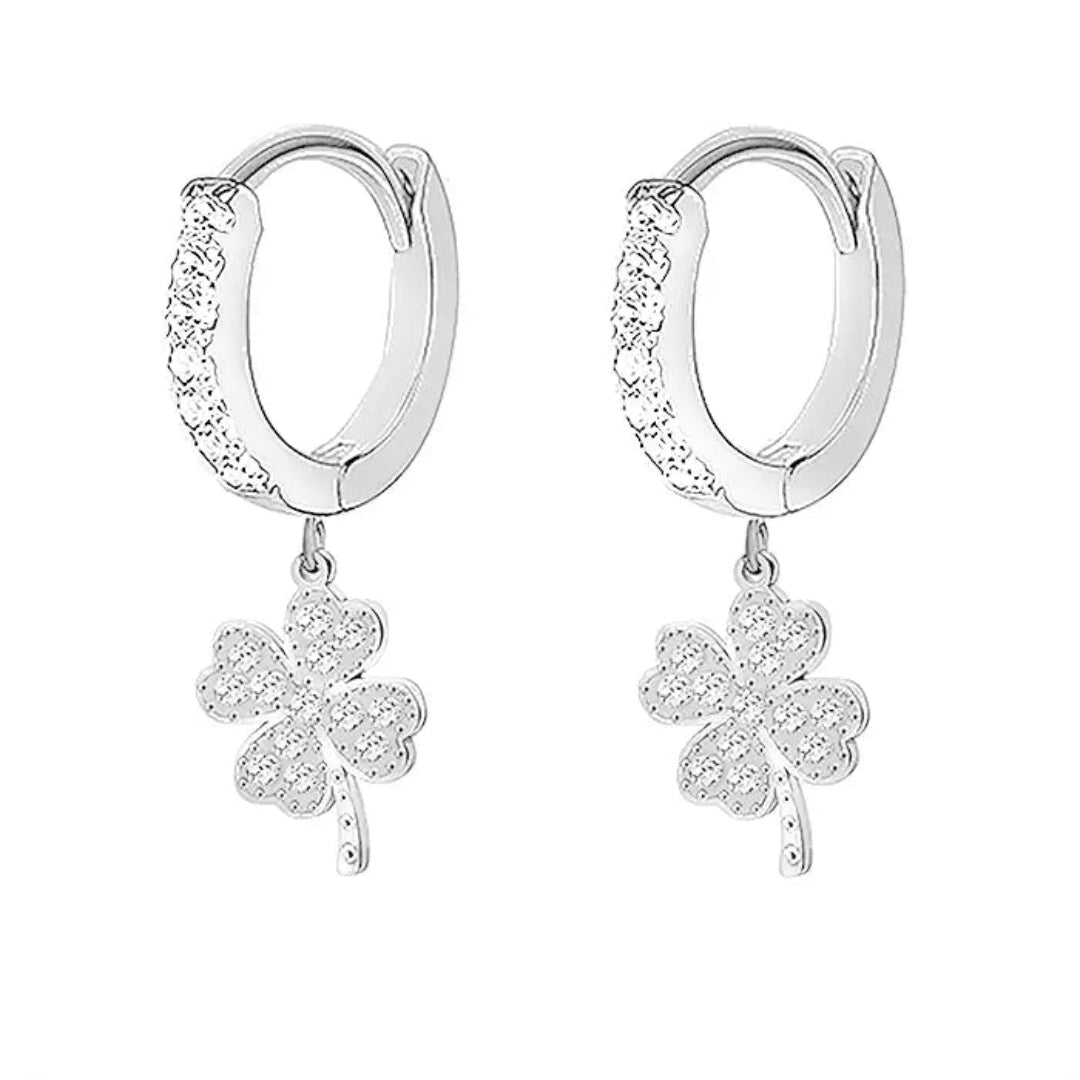 Boucles d'oreilles créoles Alma avec trèfle et zirconia