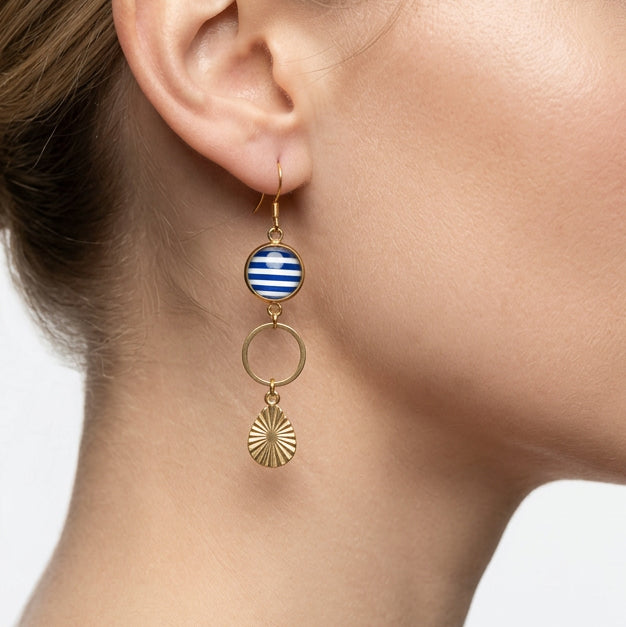 Boucles d'oreilles asymétriques rayures bleues et blanches