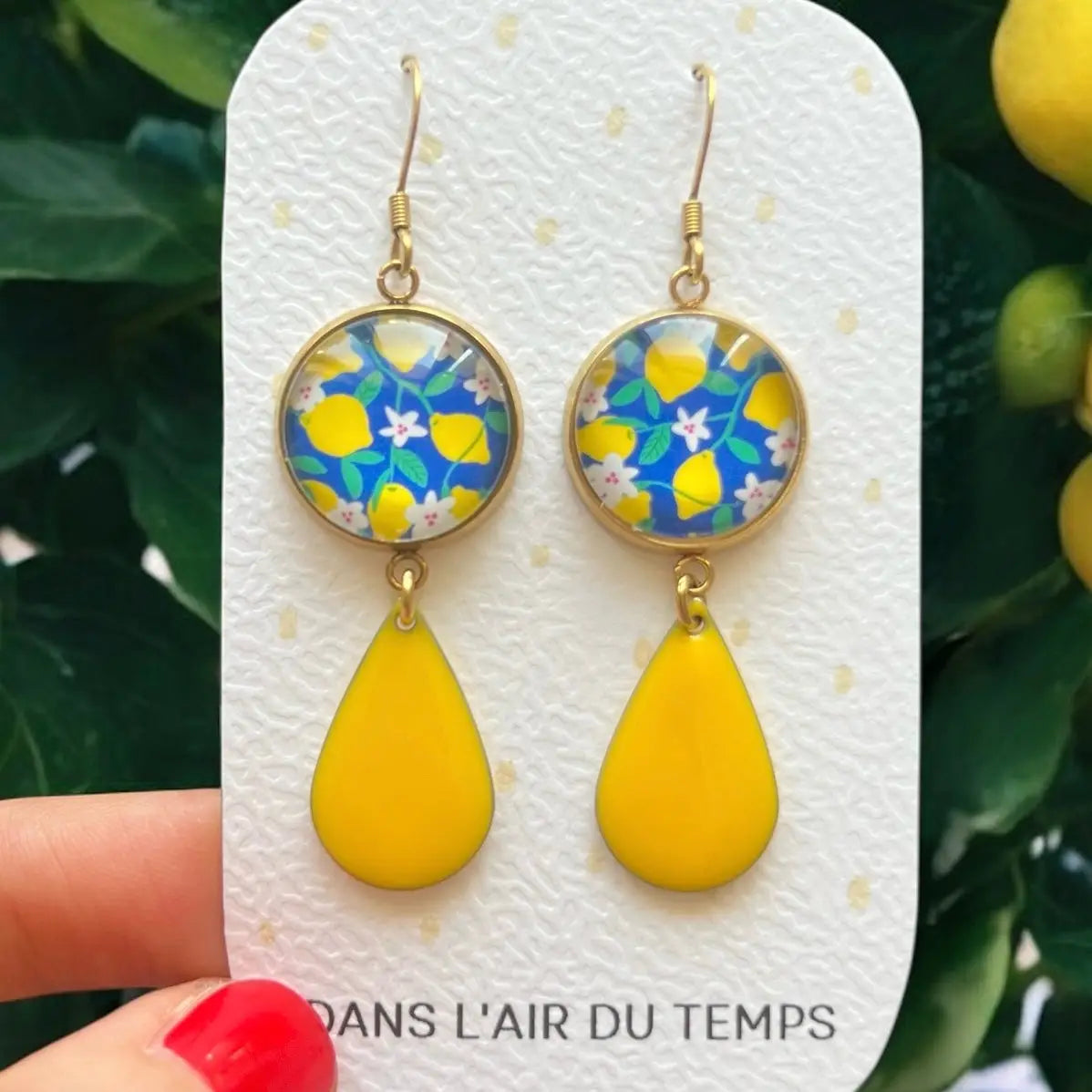 BOUCLES D'OREILLES pendantes citrons sur fond bleu, émail jaune