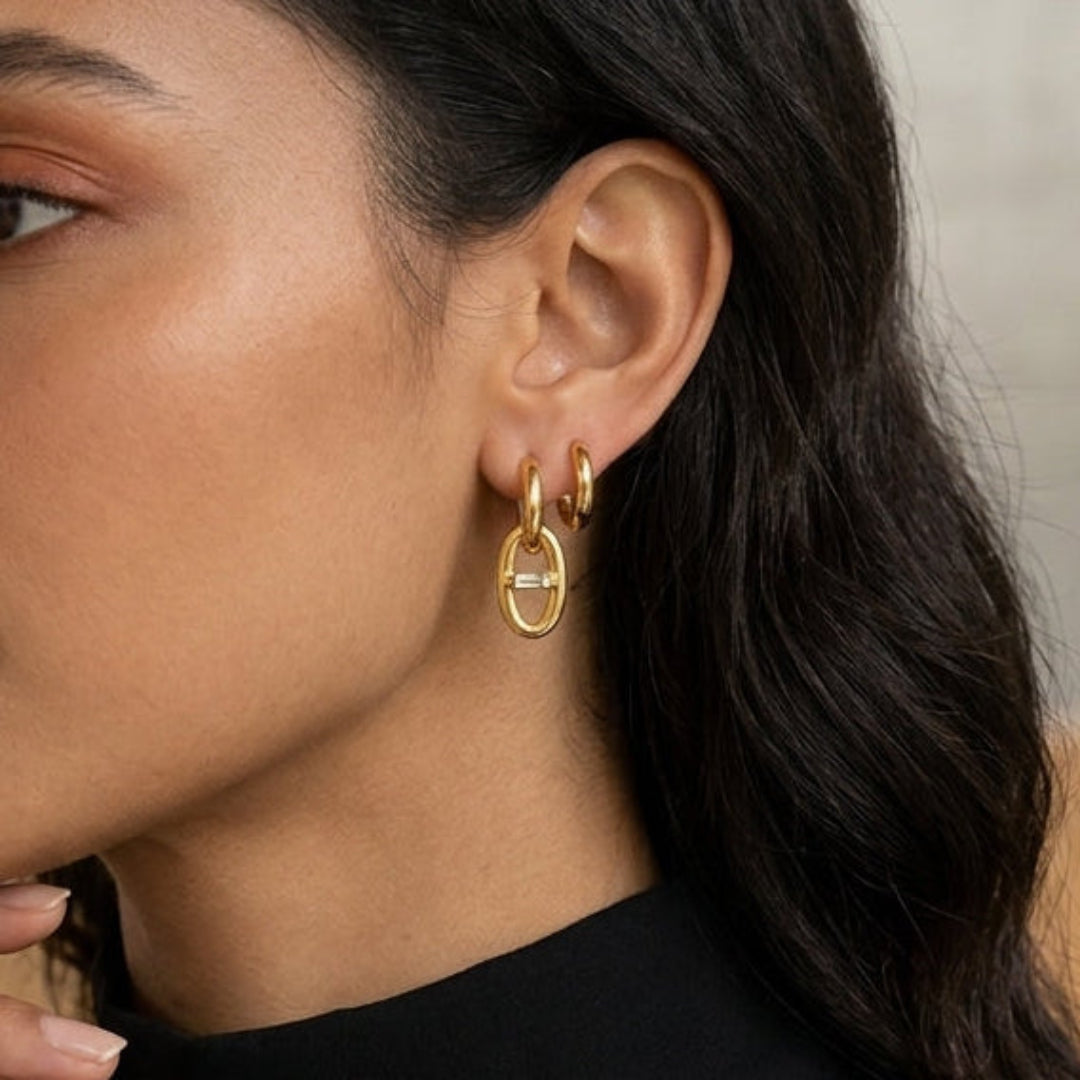 Boucles d'oreilles ovales Maeva en acier doré et zircon blanc carré