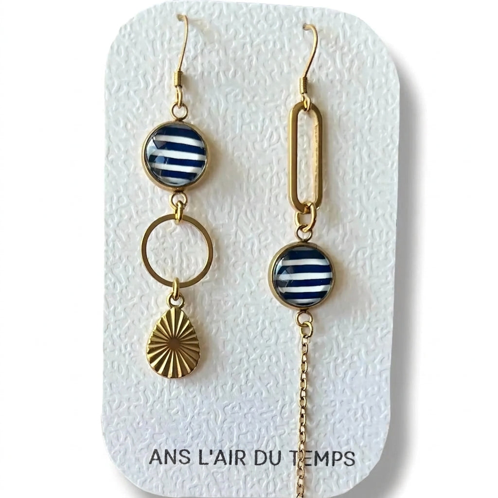 Boucles d'oreilles asymétriques rayures bleues et blanches