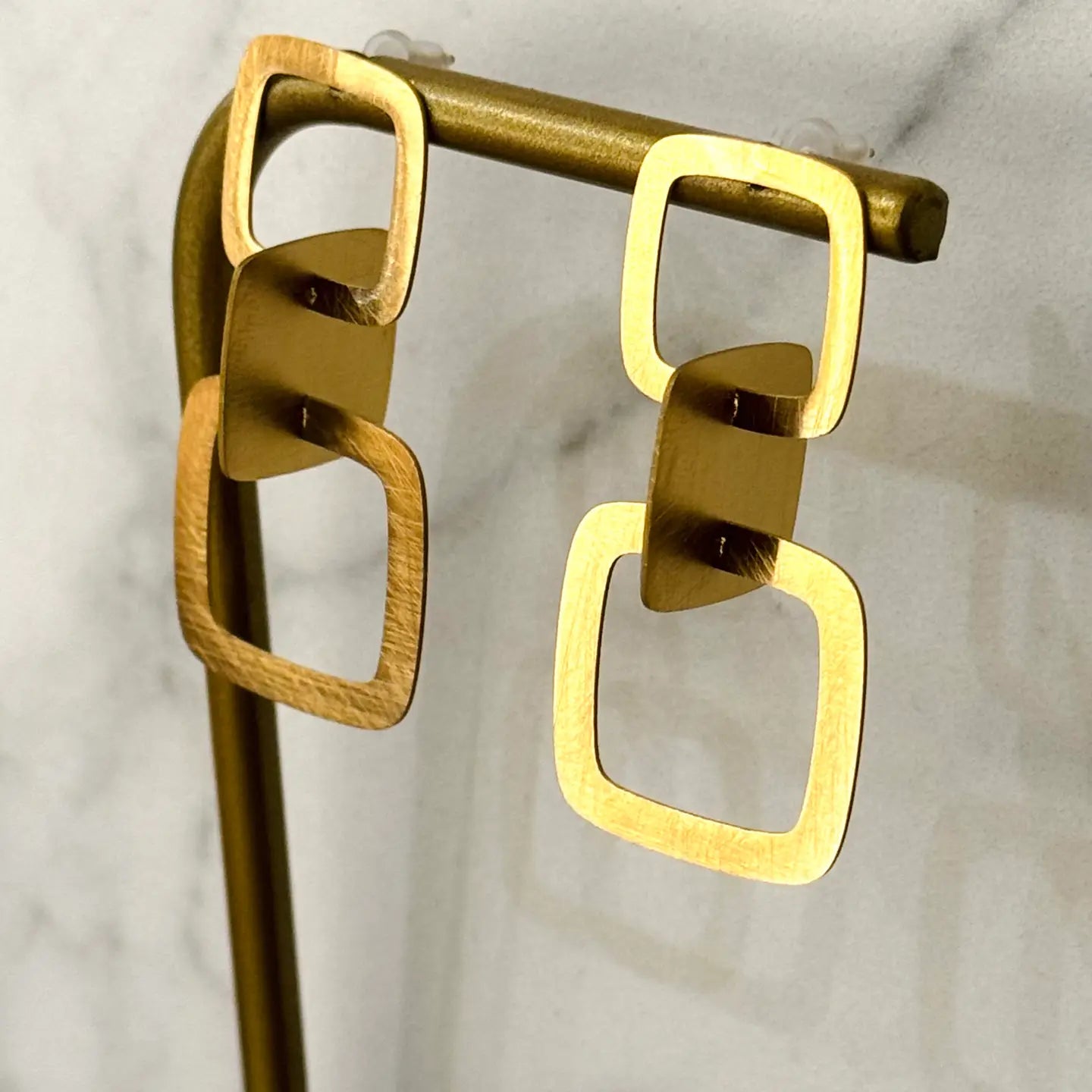 Boucles d'oreilles géométriques carrés rétro en or brossé