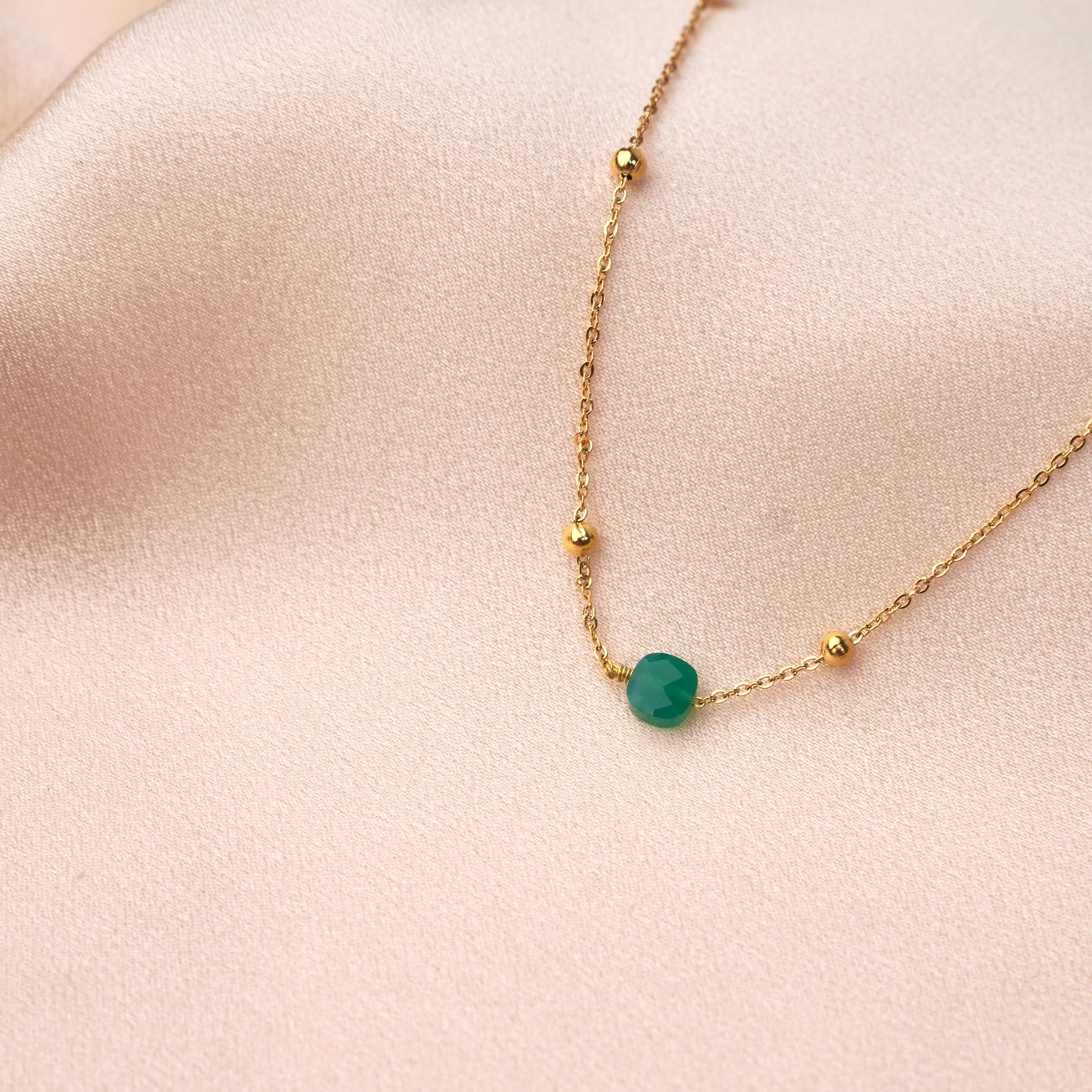 Collier fin pendentif pierre agate verte