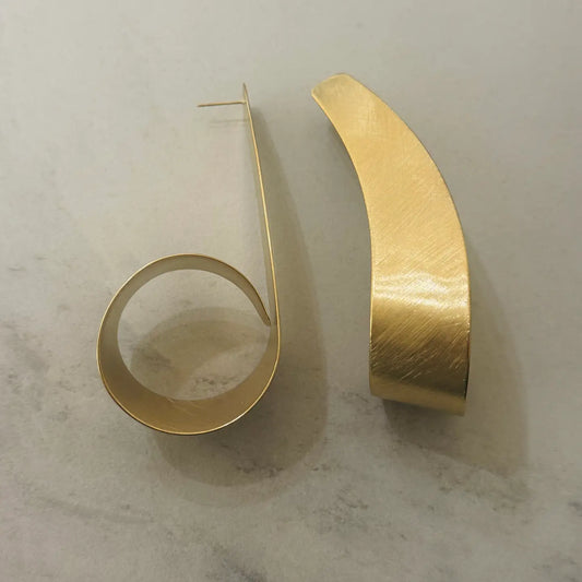 Boucles d'oreilles pendantes XL en or brossé Kalopsia