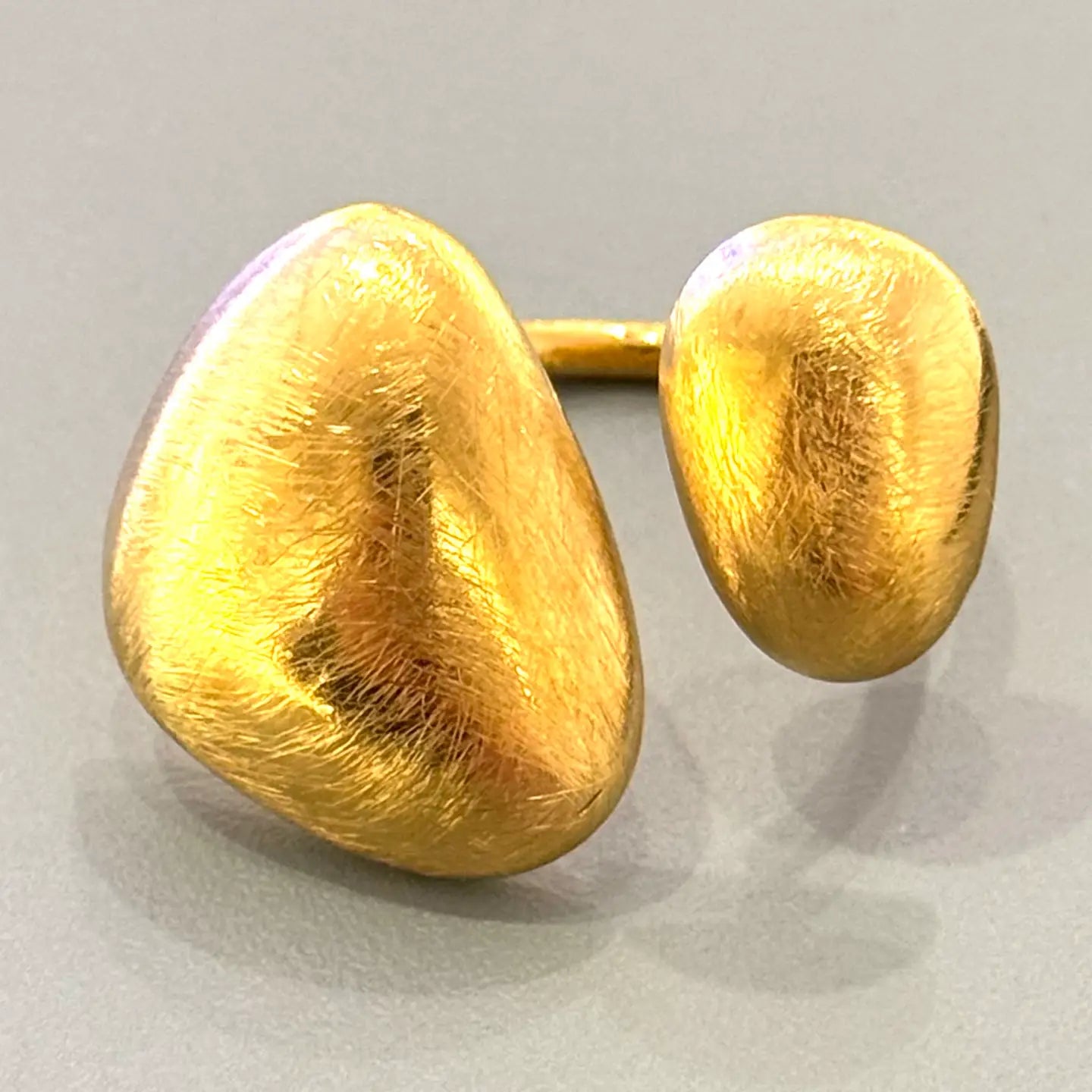 Bague Couto en acier doré brossé