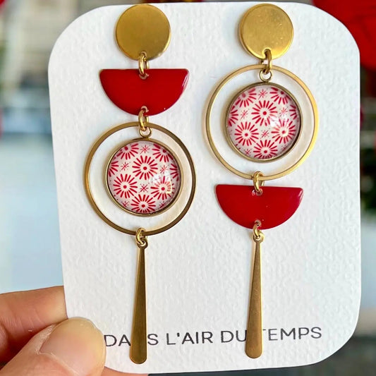 Boucles d'oreilles asymétriques motif rouge et blanc finition dorée